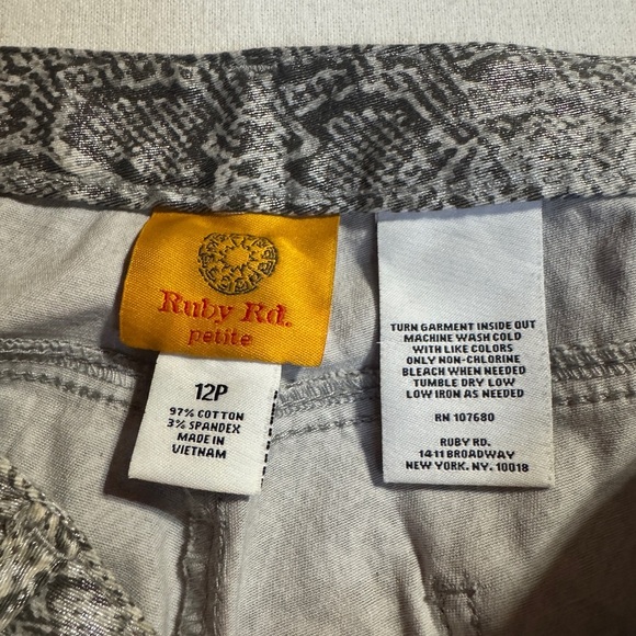 Ruby Rd. Women Size 12 Petite Snakeskin Print Pants - Picture 4 of 9